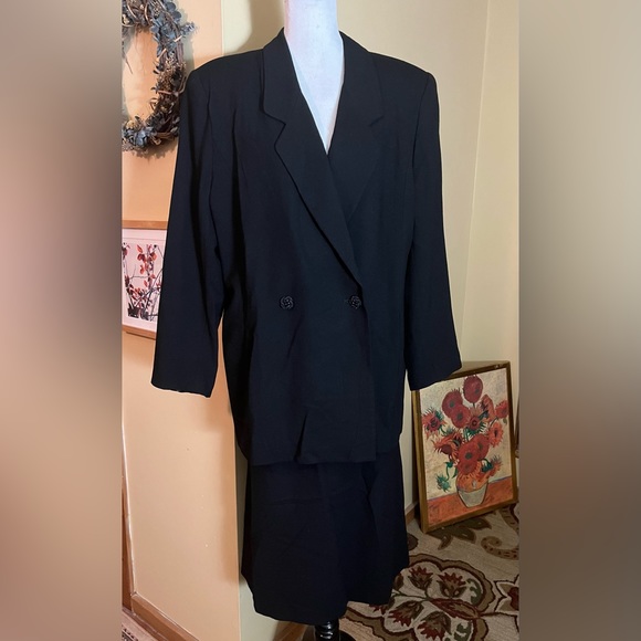 Vtg LILLY TAYLOR NY PARIS Size 22 Blazer Skirt Suit Wool Black Lined Timeless - Picture 1 of 16